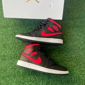 Women’s Air Jordan 1 Mid “ Siren Red” Size 7w *WORN ONCE*